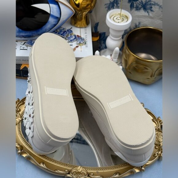 🆕 KURT GEIGER LONDON 🧿NWOB Laney Flower Embellished Sneakers, Bone, Sz 40 US 9 - Picture 15 of 16